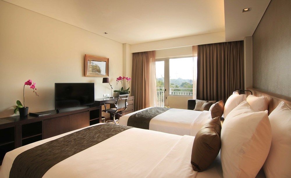 Delonix Hotel Karawang Exterior foto
