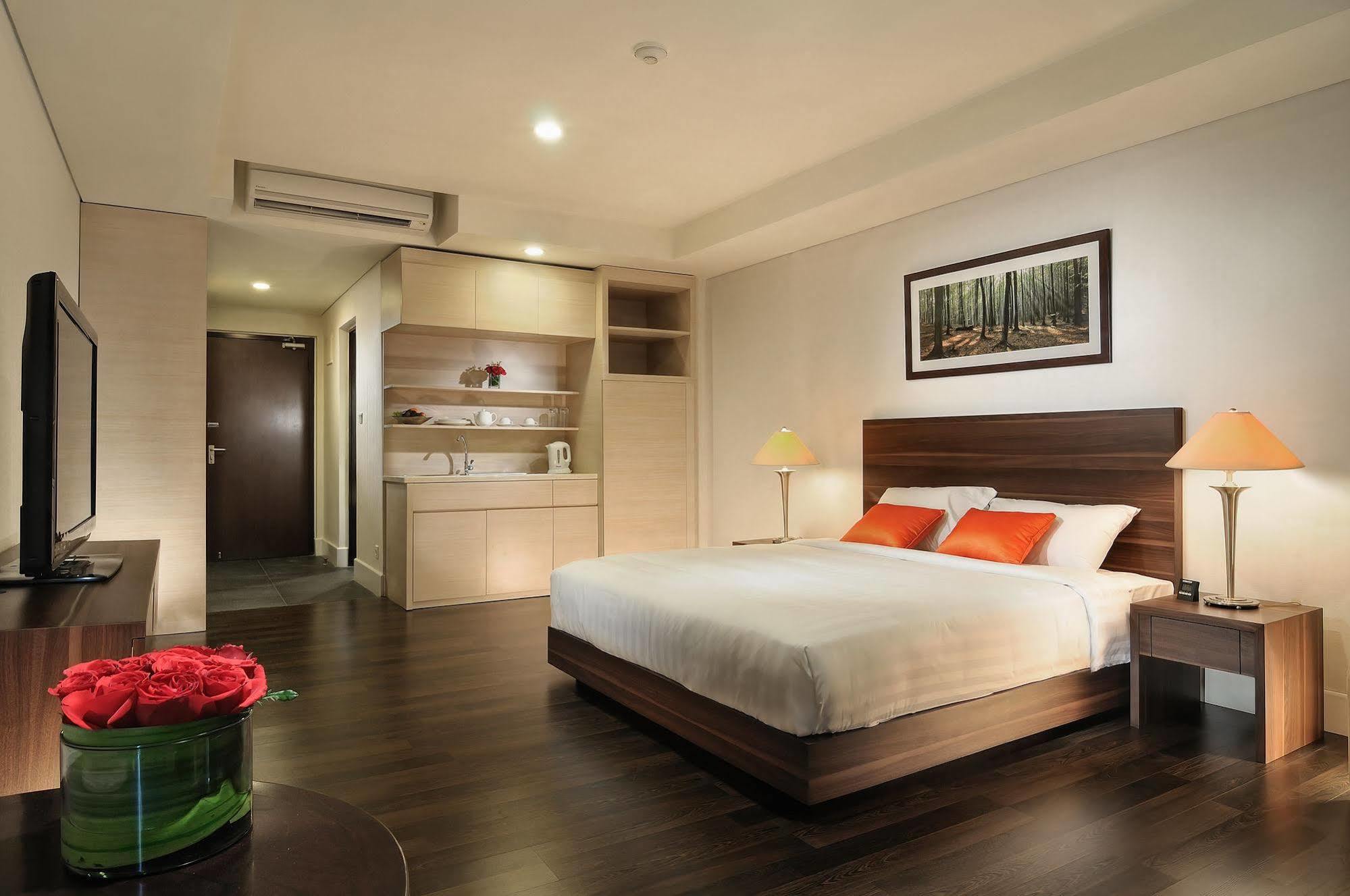 Delonix Hotel Karawang Exterior foto